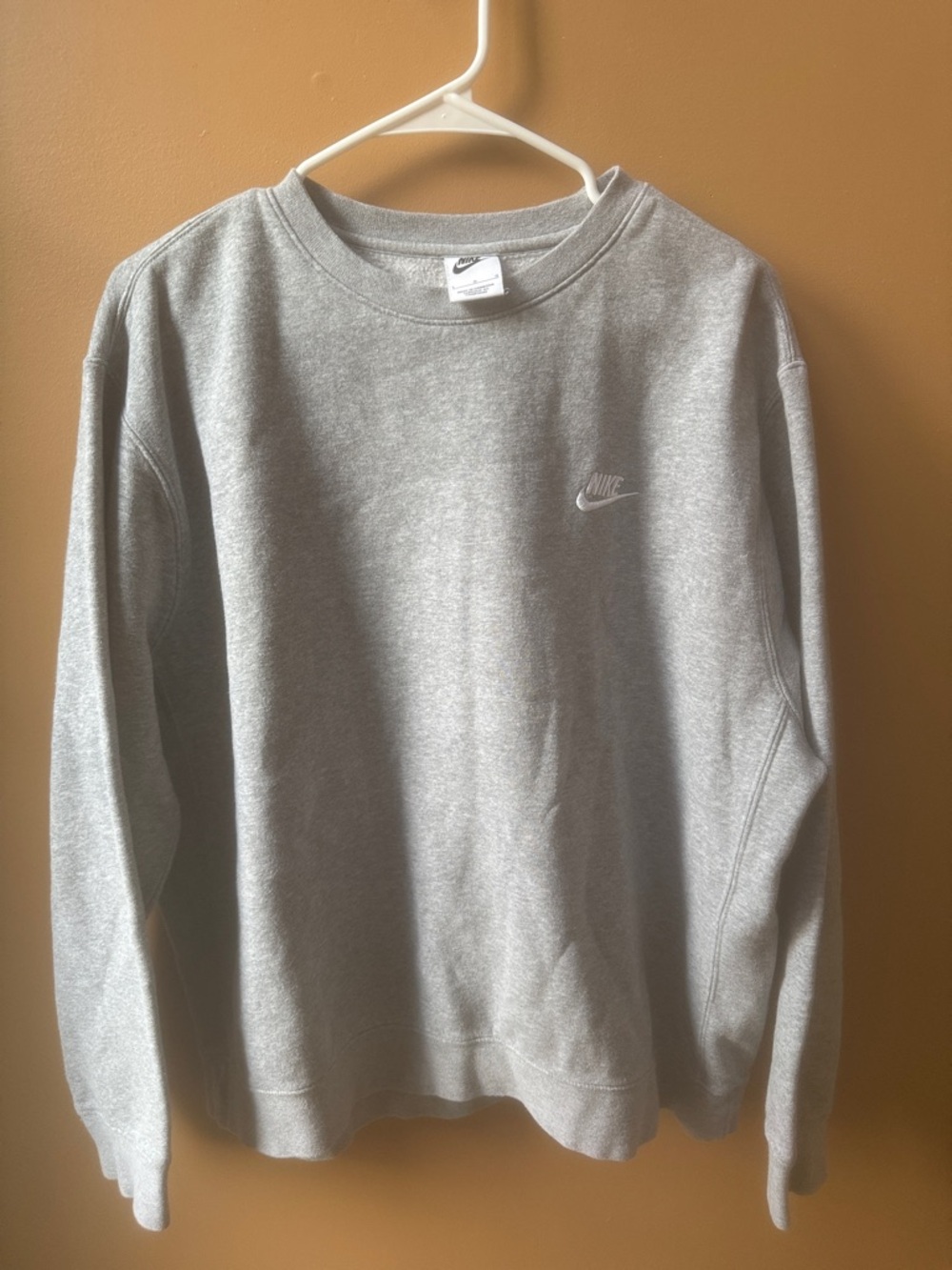 Men's Size L Nike Light Gray Crewneck Sweatshirt with Embroidered Swoosh
